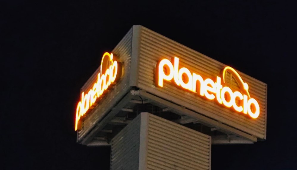 iluminación de un rótulo