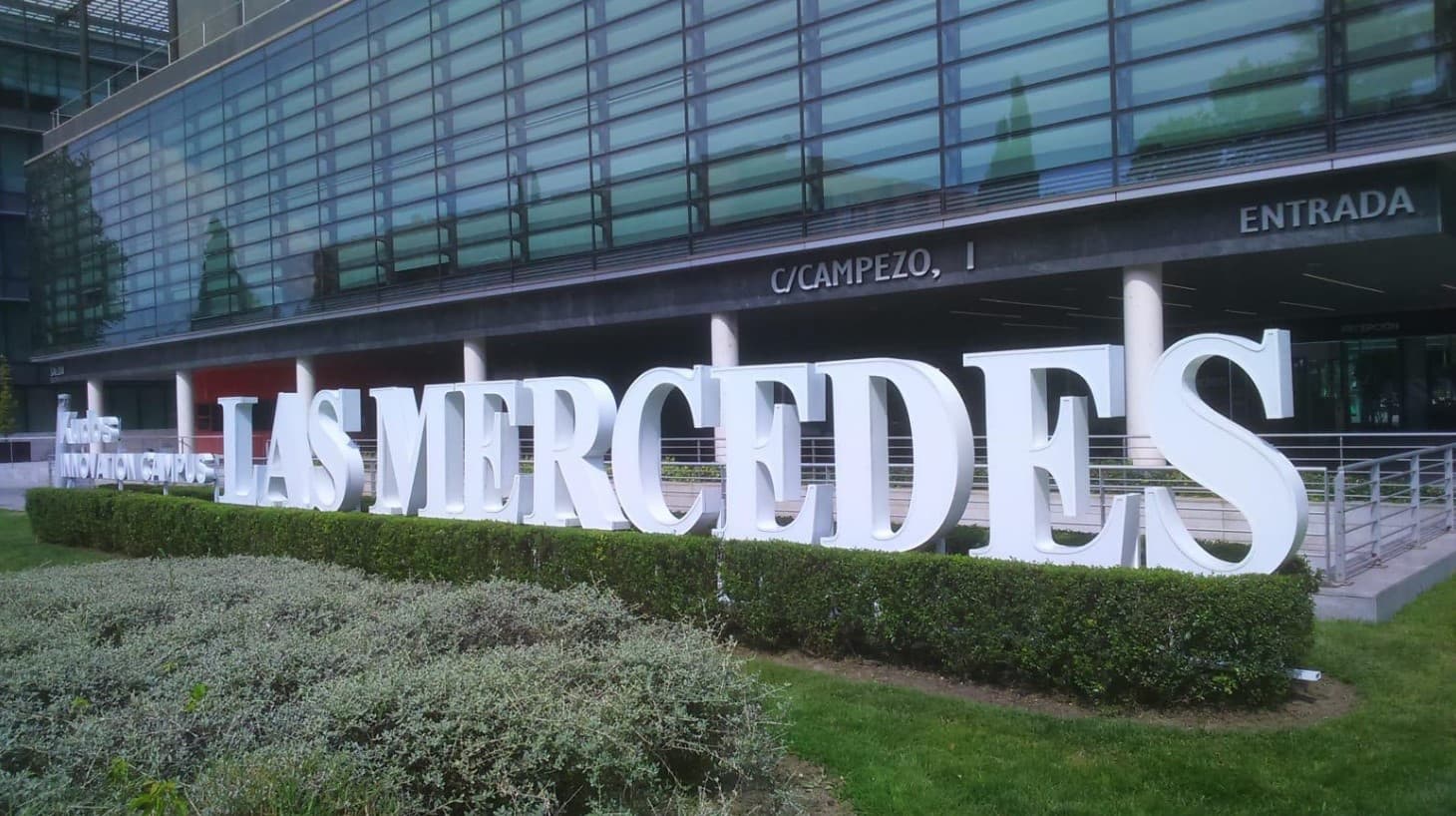 letras corpóreas de gran formato